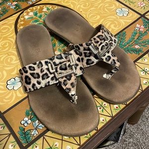 Leopard print thong sandals